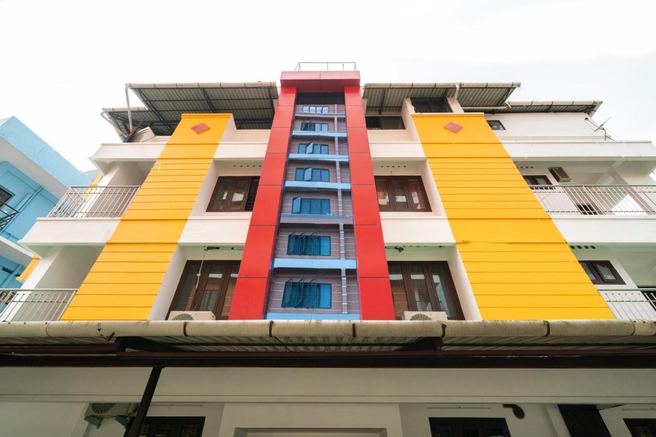 Oyo Home 49697 Aj Apartments Kochi エクステリア 写真
